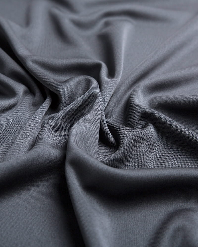 Stretch og elastisitet av strikkede stoffer: Hvorfor er de egnet for sportsklær og aktive klær?