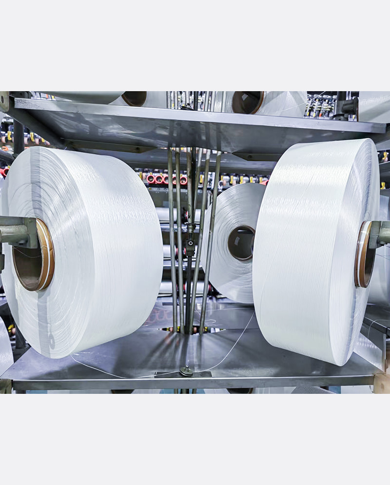 Hva er de brede bruksområdene for fullt trukket garn i mote- og industriområder?